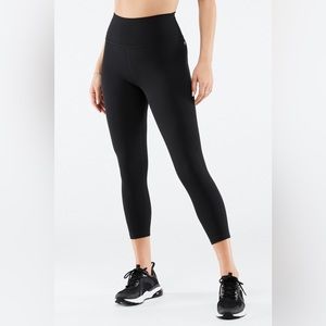 BRAND NEW WITH TAG FABLETICS CAPRI LEGGINGS (BLACK)